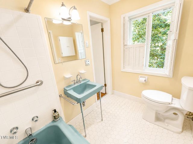 301 Hillside Road, Johnson City, TN 37601