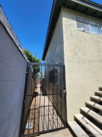 4129-31 Chamoune, San Diego, CA 92105