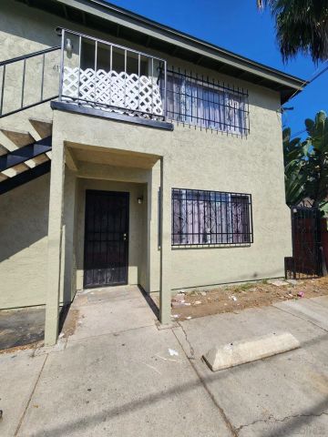 4129-31 Chamoune, San Diego, CA 92105