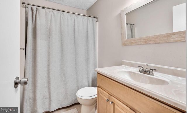 4610-B ABERDEEN DR, Mount Laurel, NJ 08054