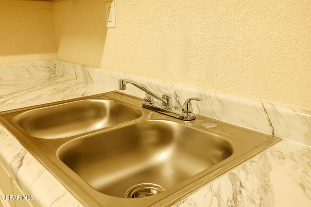 5028 Vulcan Avenue, El Paso, TX 79904