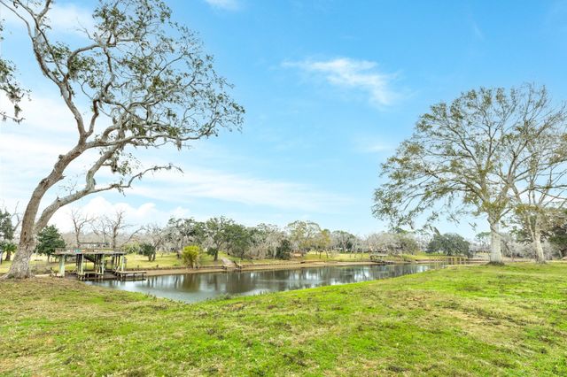 3 County Road 344, Sweeny, TX 77480