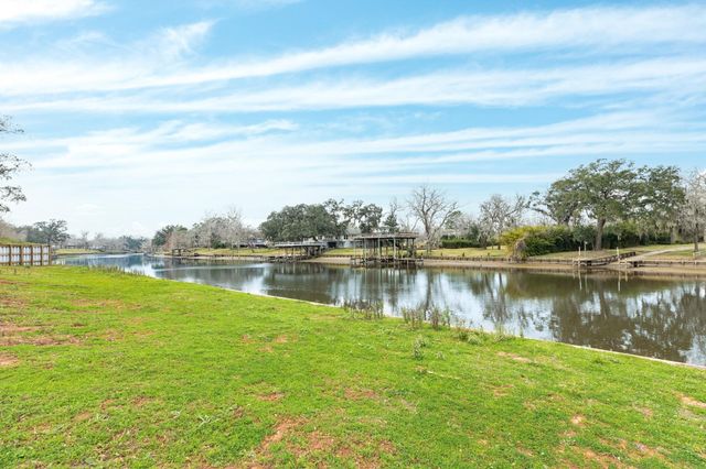 3 County Road 344, Sweeny, TX 77480