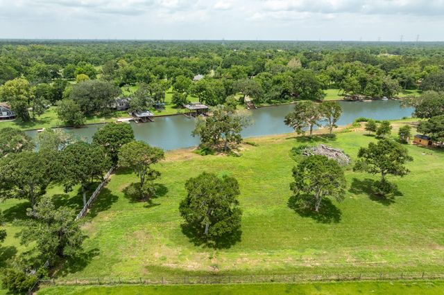 3 County Road 344, Sweeny, TX 77480