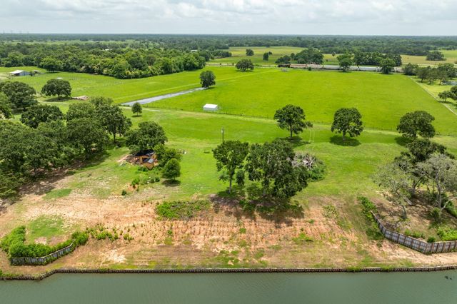 3 County Road 344, Sweeny, TX 77480