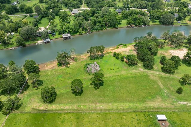 3 County Road 344, Sweeny, TX 77480