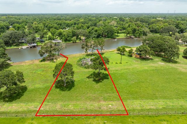 3 County Road 344, Sweeny, TX 77480