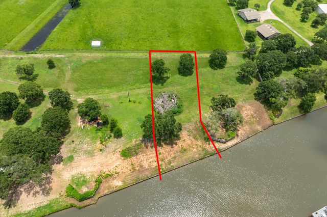 3 County Road 344, Sweeny, TX 77480