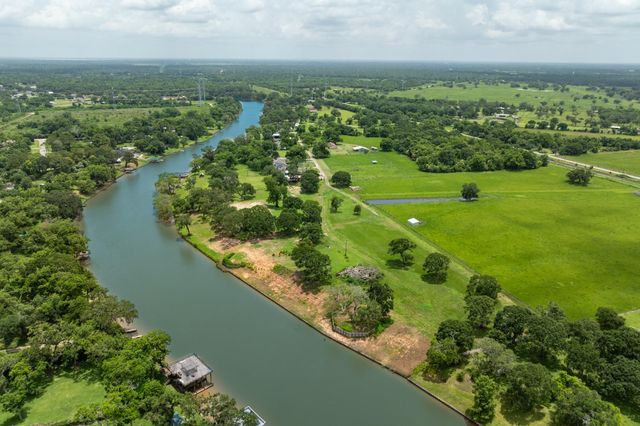 3 County Road 344, Sweeny, TX 77480