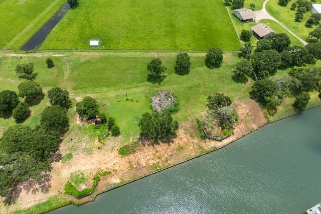 3 County Road 344, Sweeny, TX 77480