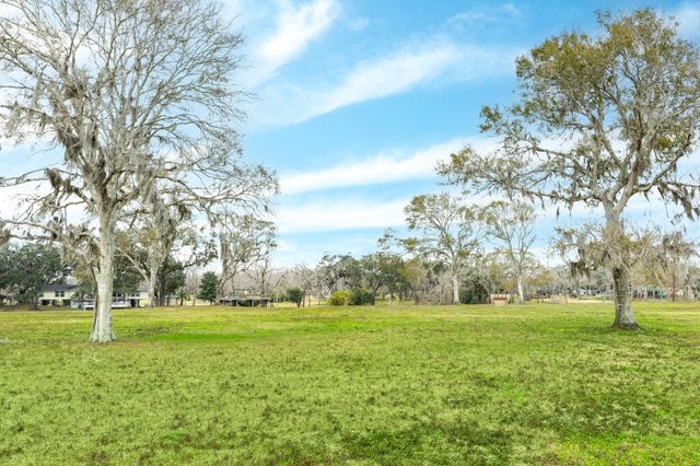 3 County Road 344, Sweeny, TX 77480