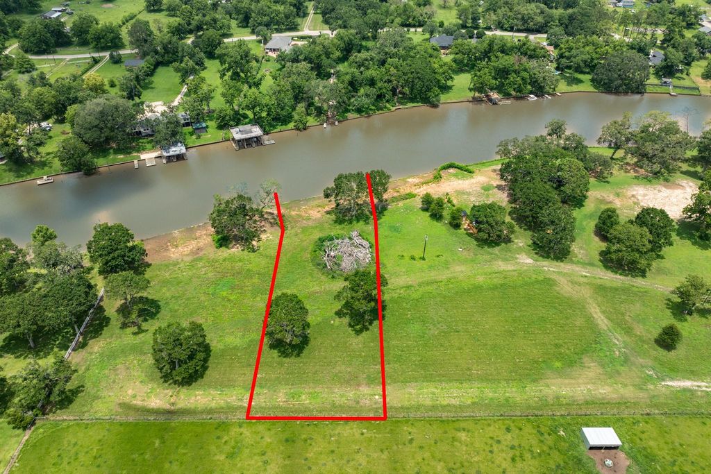 3 County Road 344, Sweeny, TX 77480