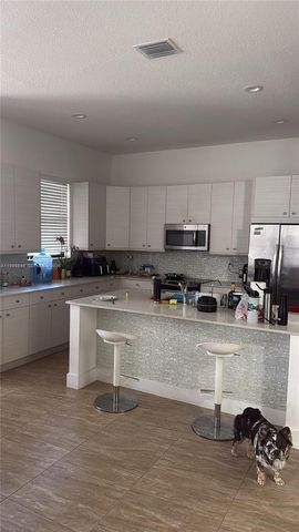 3564 W 97th St, Hialeah, FL 33018