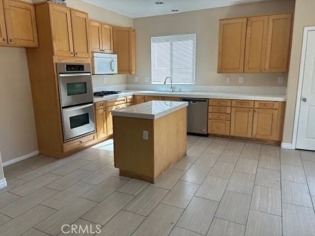 1610 E Avenue J2, Lancaster, CA 93535