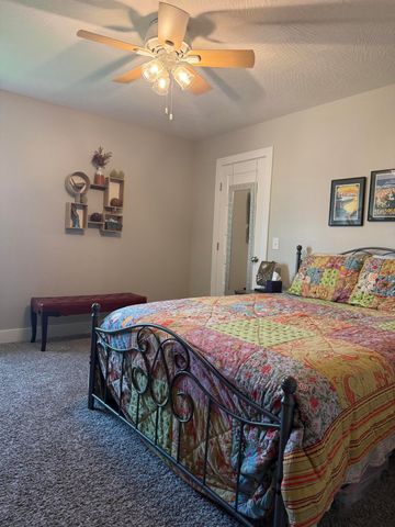 6066 S Crescent Road, Battlefield, MO 65619