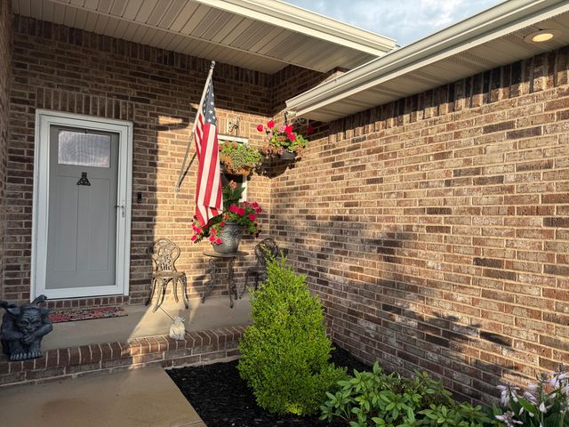 6066 S Crescent Road, Battlefield, MO 65619