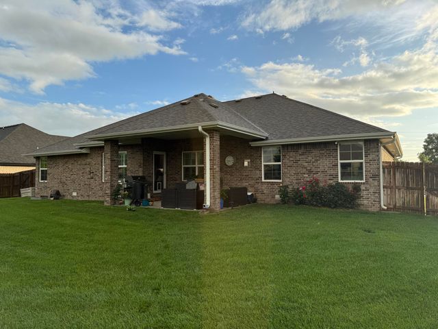 6066 S Crescent Road, Battlefield, MO 65619