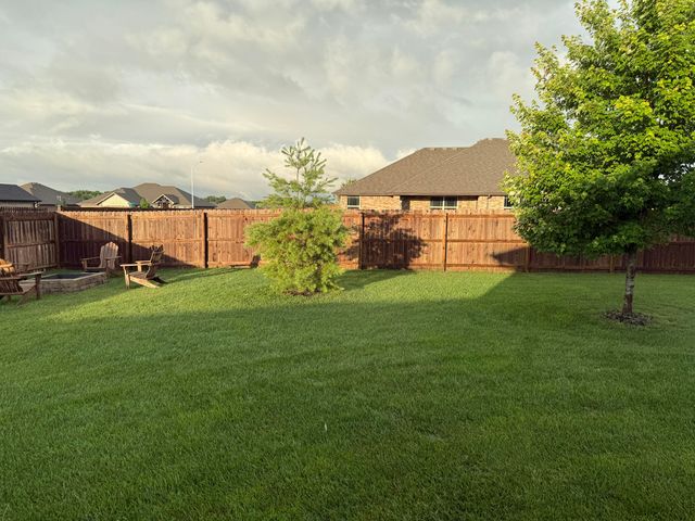 6066 S Crescent Road, Battlefield, MO 65619