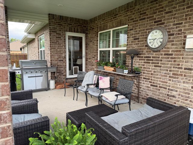 6066 S Crescent Road, Battlefield, MO 65619