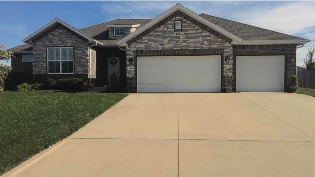 6066 S Crescent Road, Battlefield, MO 65619