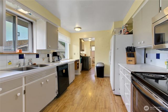 1410 7th Avenue SW, Puyallup, WA 98371