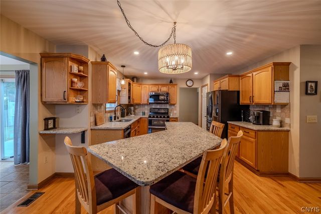8226 Cicero Mills Road, Cicero, NY 13039