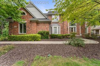 6775 Carlyle Crossing, West Bloomfield Charter Township, MI 48322