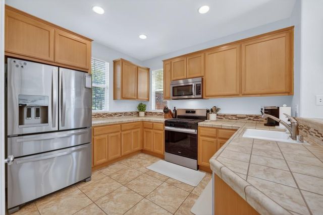 980 Latitude Ln, Lincoln, CA 95648