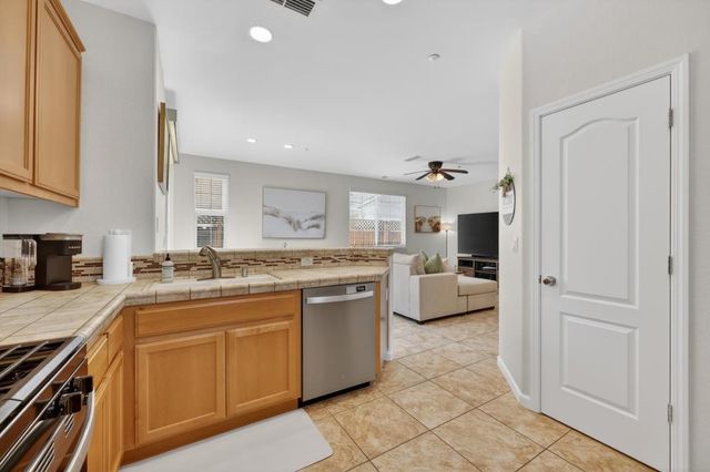 980 Latitude Ln, Lincoln, CA 95648