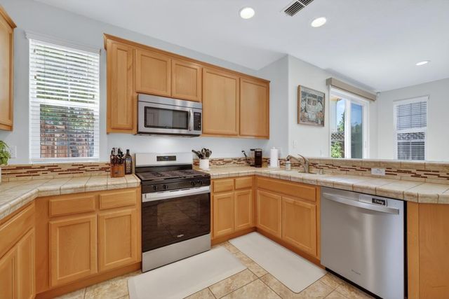 980 Latitude Ln, Lincoln, CA 95648