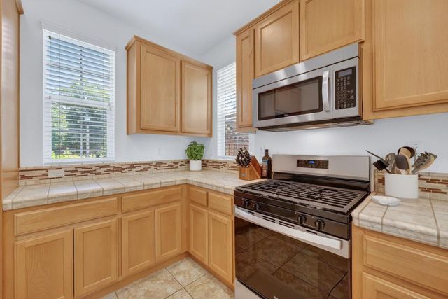 980 Latitude Ln, Lincoln, CA 95648