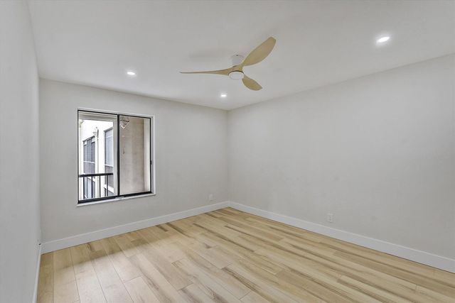 5220 Las Verdes Circle 321, Delray Beach, FL 33484