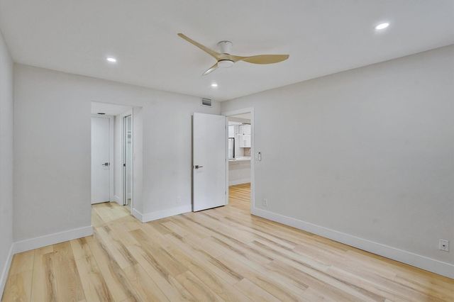 5220 Las Verdes Circle 321, Delray Beach, FL 33484