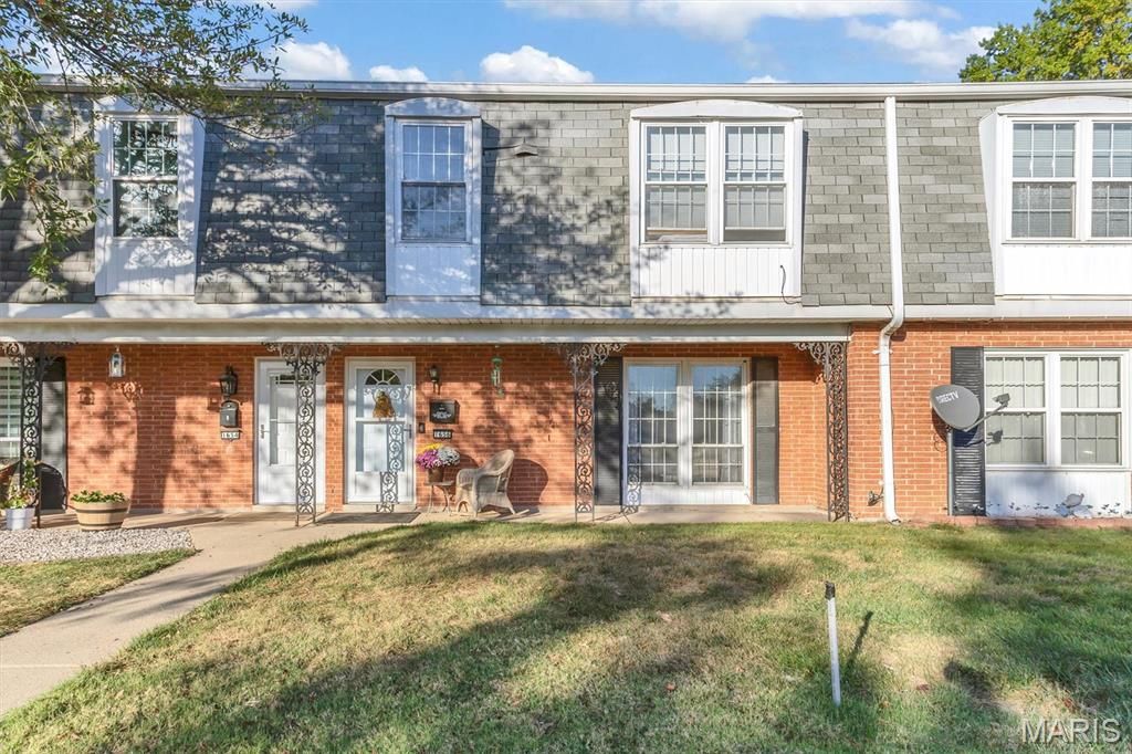 1656 Herault Place, St Louis, MO 63125
