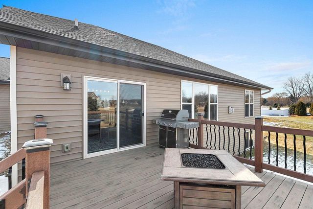 549 PEBBLESTONE CIRCLE, Hobart, WI 54155