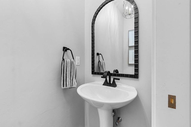 549 PEBBLESTONE CIRCLE, Hobart, WI 54155