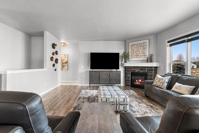 549 PEBBLESTONE CIRCLE, Hobart, WI 54155