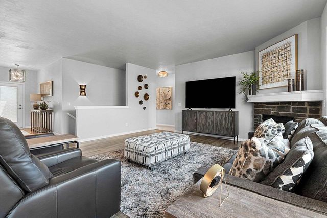 549 PEBBLESTONE CIRCLE, Hobart, WI 54155