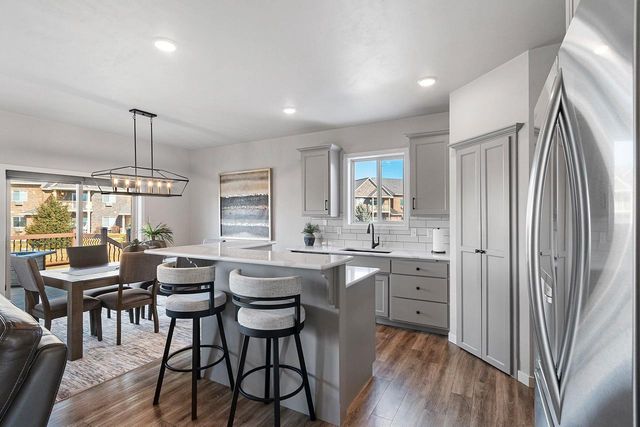 549 PEBBLESTONE CIRCLE, Hobart, WI 54155