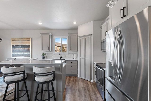 549 PEBBLESTONE CIRCLE, Hobart, WI 54155