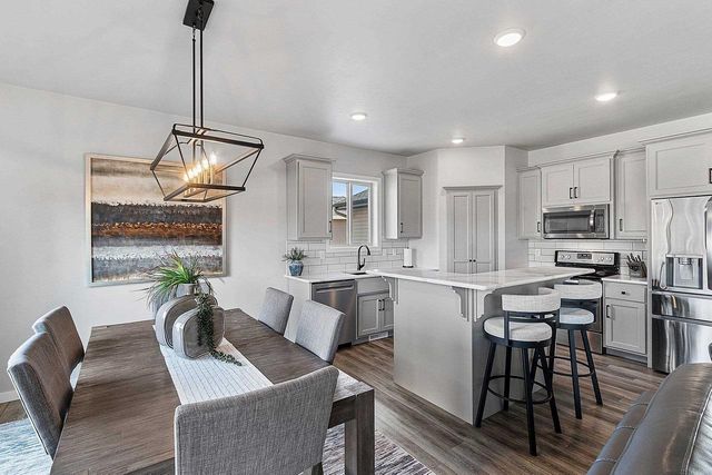 549 PEBBLESTONE CIRCLE, Hobart, WI 54155