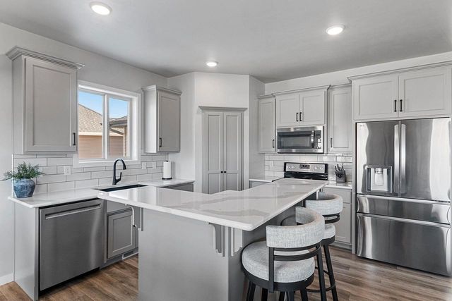 549 PEBBLESTONE CIRCLE, Hobart, WI 54155