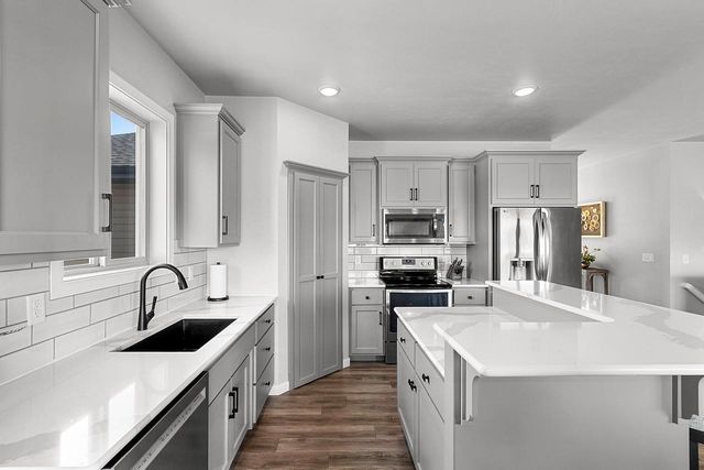 549 PEBBLESTONE CIRCLE, Hobart, WI 54155