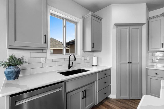 549 PEBBLESTONE CIRCLE, Hobart, WI 54155