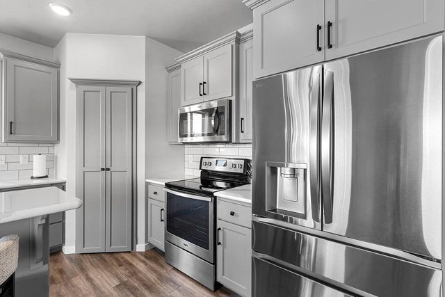 549 PEBBLESTONE CIRCLE, Hobart, WI 54155