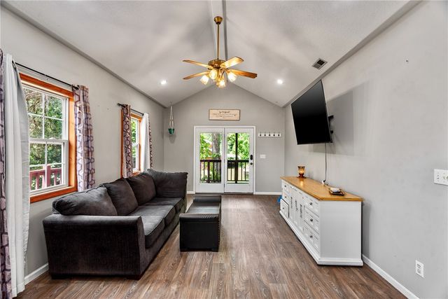 101 NC 3421, Marble Falls, AR 72648