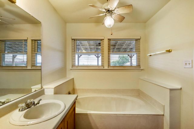 2601 Windy Ridge RD, Taylor, TX 76574
