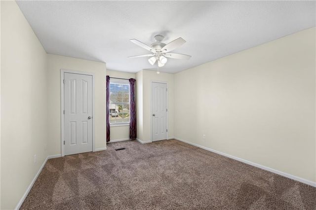 654 Holiday Lane, Lansing, KS 66043