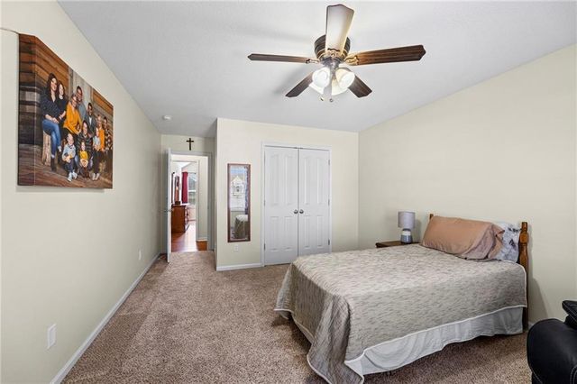 654 Holiday Lane, Lansing, KS 66043