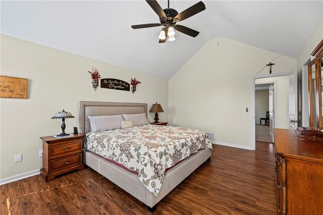 654 Holiday Lane, Lansing, KS 66043